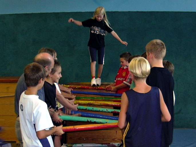 Balance über die Stäbe